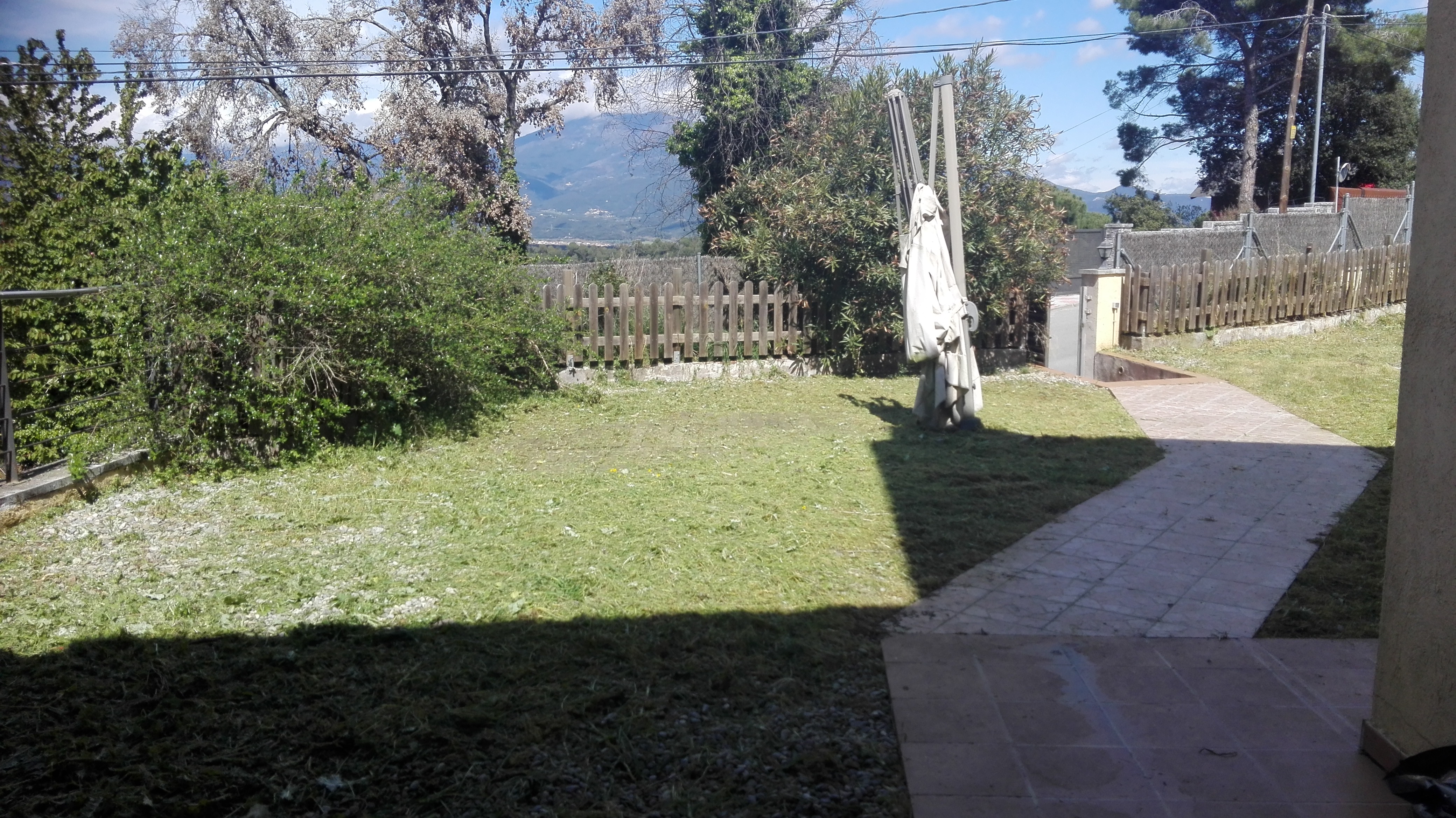 Casa amb piscina i gran jardí a Vallgorguina